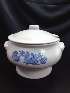 Vintage Pfaltzgraff Yorktowne Soup Tureen Lid